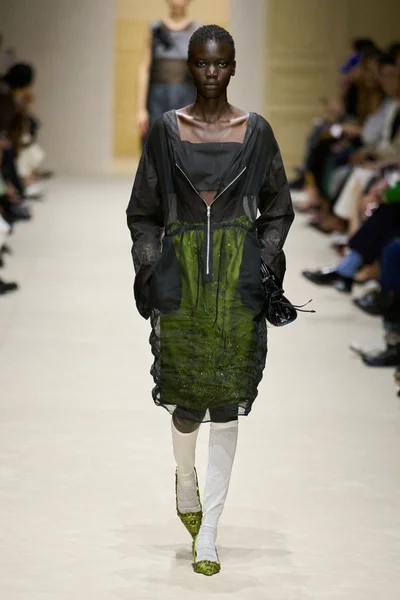 Look 50